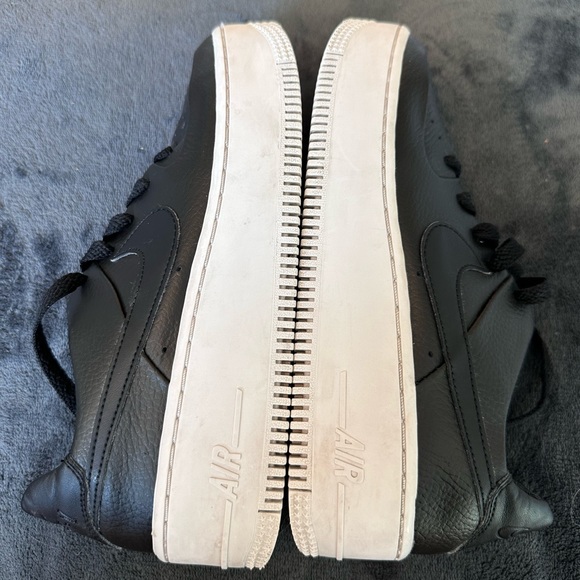 Nike Air Force 1 Sage Low in Black and White - Picture 5 of 11